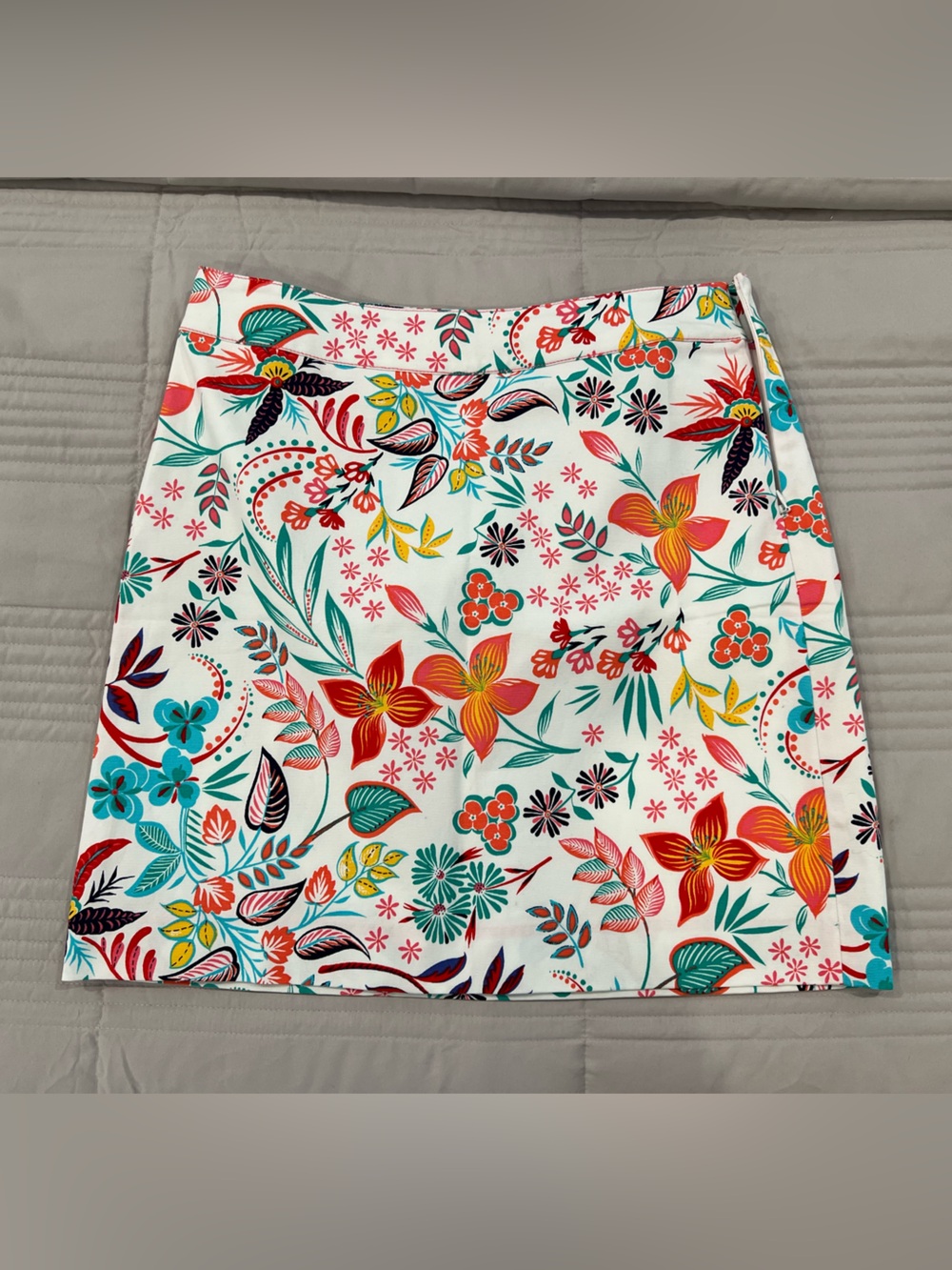 Talbots White Floral Print Skirt with Multicolor Blooms -petite